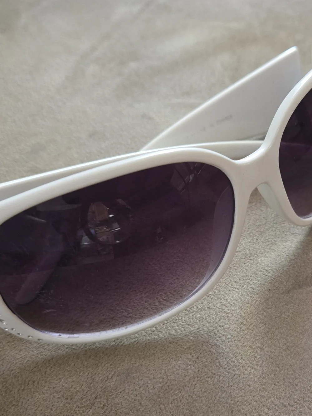 N/A stylish white